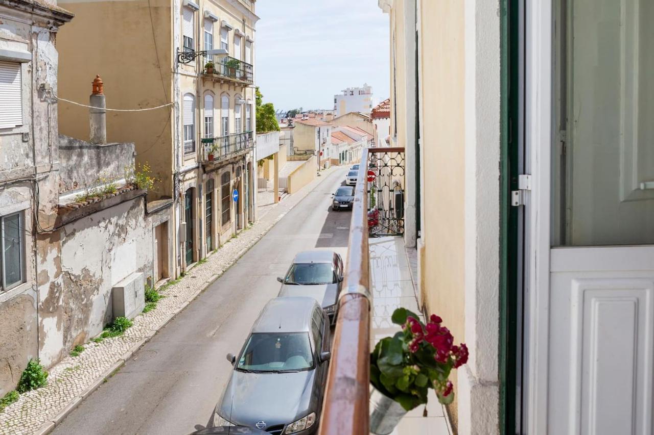 2 Bedroom Apartment For 4 People With Free Public Parking Lisboa Dış mekan fotoğraf