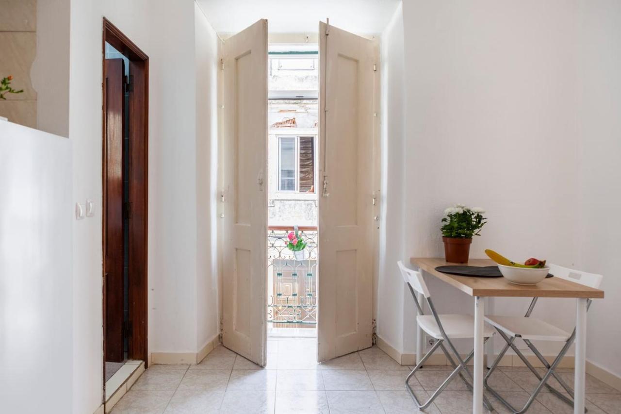 2 Bedroom Apartment For 4 People With Free Public Parking Lisboa Dış mekan fotoğraf